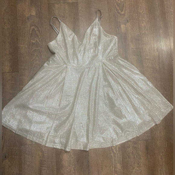 GUC Lulu’s lookout weekend sparkly gold skater dress with pockets size XL - Picture 5 of 14